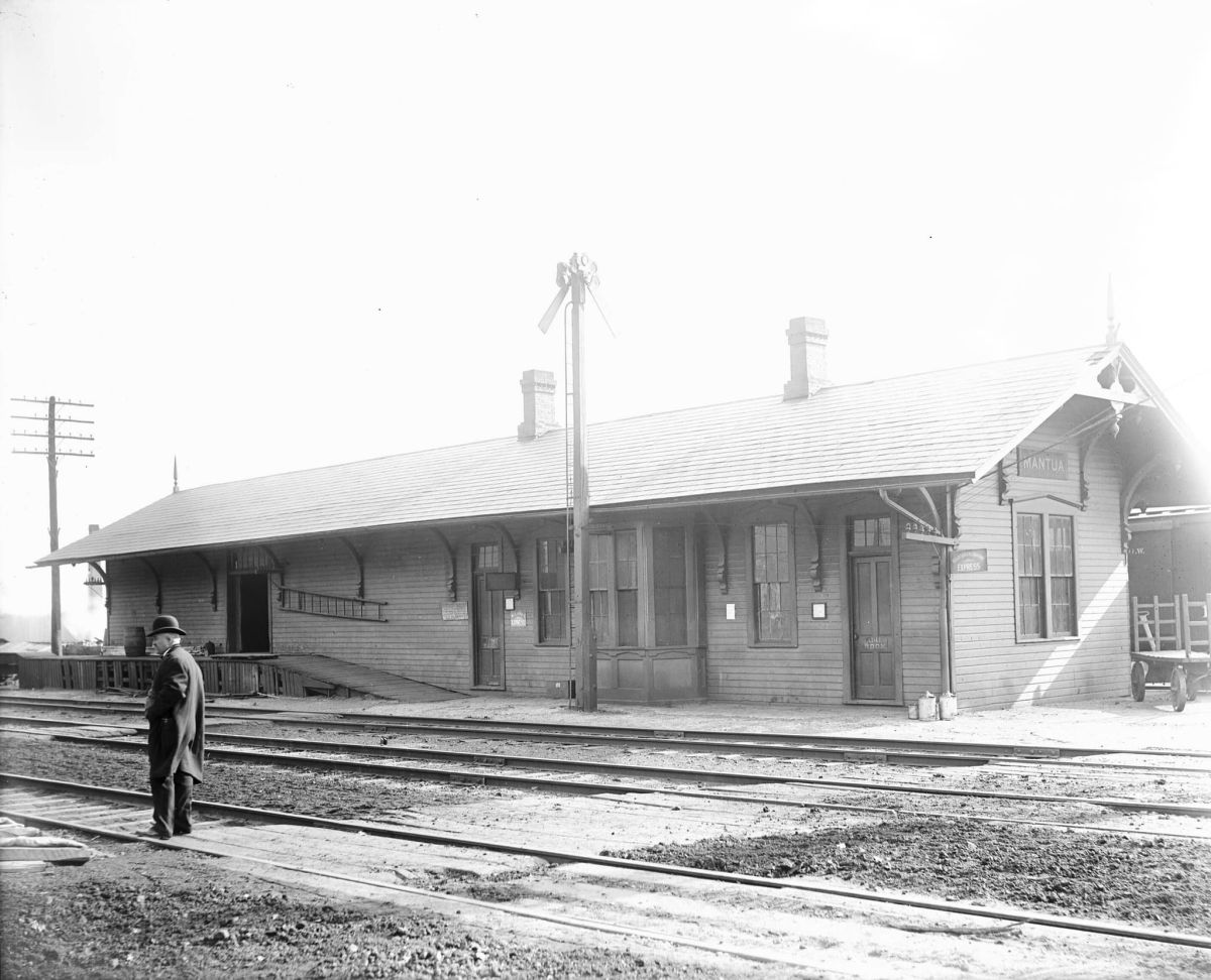 Mantua Train Station c. 1900-1909